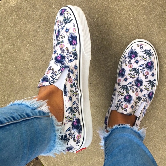 NEW VANS SNEAKERS - Picture 2 of 12